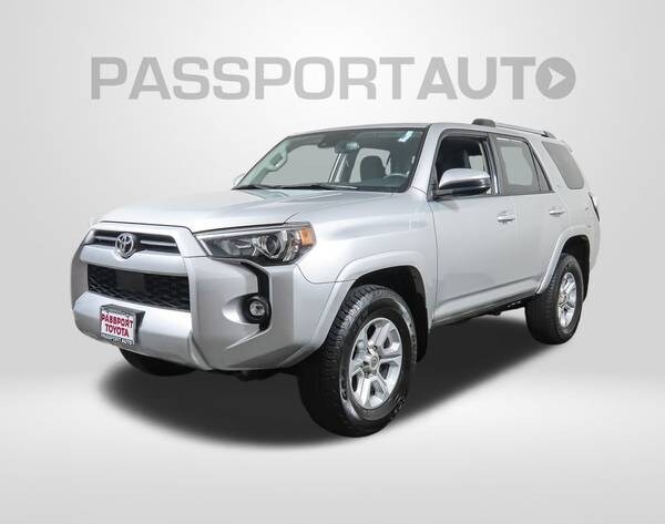 Toyota 4Runner with VIN: JTEMU5JR9N6052324