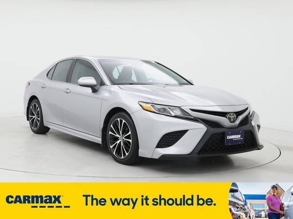 Toyota Camry with VIN: 4T1B11HK6JU136477