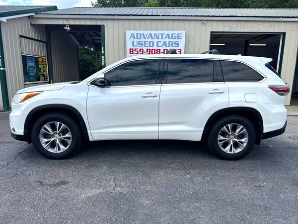 Toyota Highlander with VIN: 5TDBKRFH5FS142886
