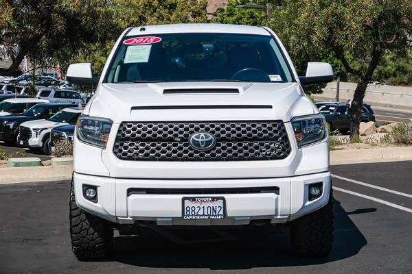 Toyota Tundra with VIN: 5TFDY5F17JX748101