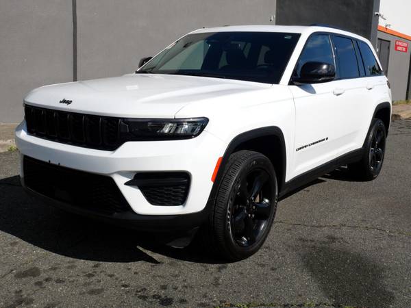 Jeep Grand Cherokee with VIN: 1C4RJHAGXPC586505