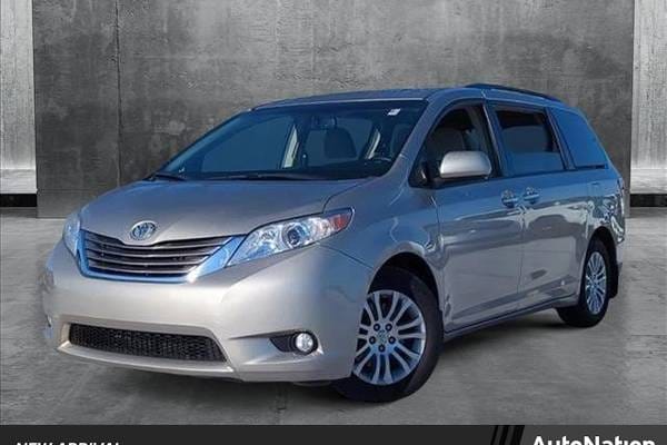 2017 Toyota Sienna XLE 8-Passenger