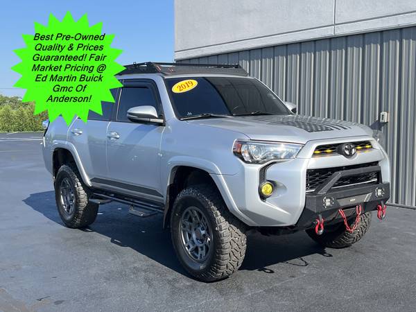 Toyota 4Runner with VIN: JTEBU5JR8K5618899