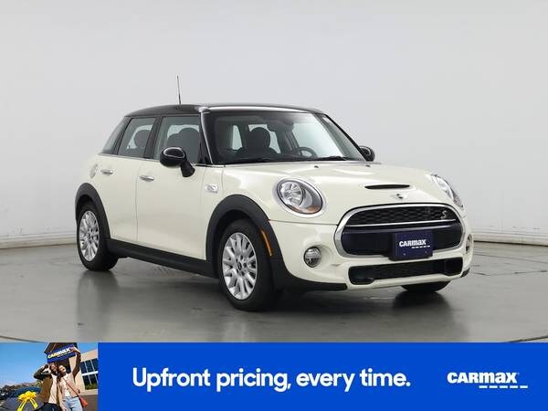 MINI Cooper with VIN: WMWXU3C59F2B56997
