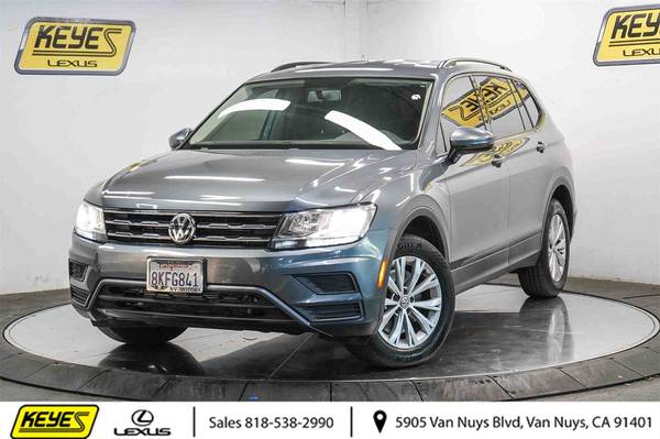 Volkswagen Tiguan with VIN: 3VV1B7AX5KM118002