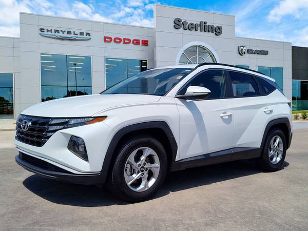 Hyundai Tucson with VIN: 5NMJB3AE6NH136599
