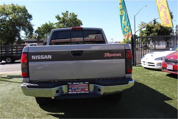 2000 Nissan Frontier XE  Crew Cab