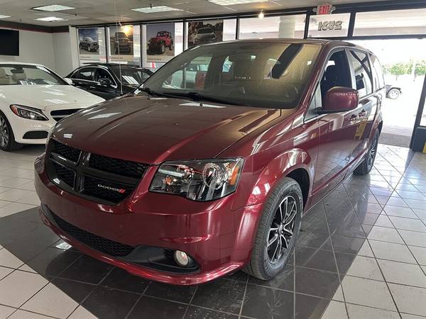 Dodge Grand Caravan with VIN: 2C4RDGBG0JR221717