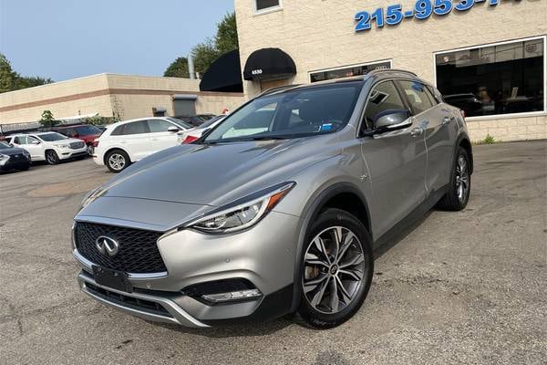 2017 INFINITI QX30 Premium