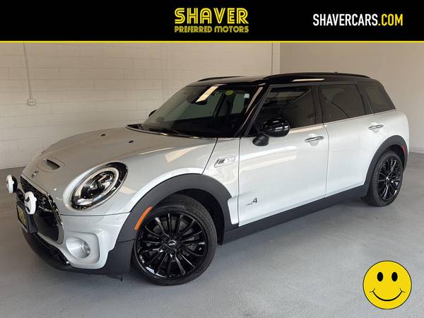 MINI Clubman with VIN: WMWLU5C58K2G04697