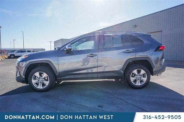 Toyota RAV4 with VIN: 2T3P1RFV0NW298877