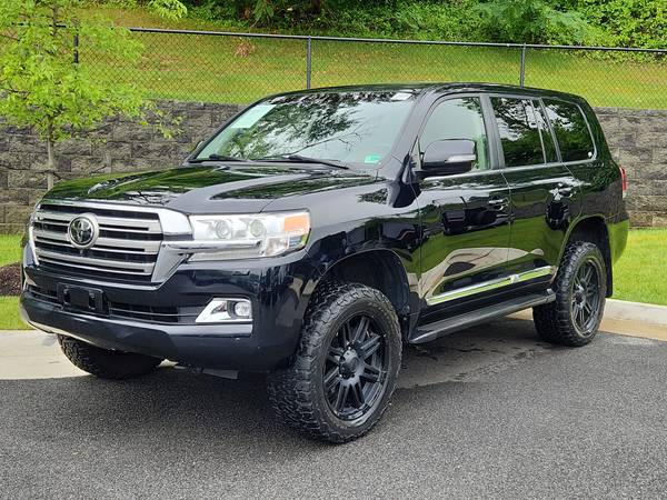 Toyota Land Cruiser with VIN: JTMCY7AJ6J4062728