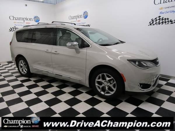 Chrysler Pacifica with VIN: 2C4RC1GG3KR686289