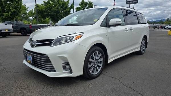Toyota Sienna with VIN: 5TDDZ3DC4LS242160