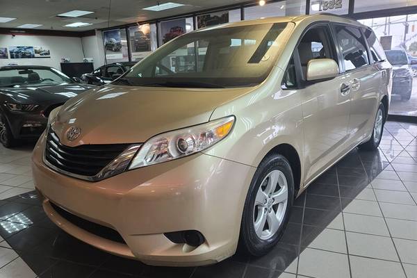 2014 Toyota Sienna LE 8-Passenger