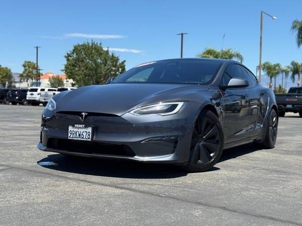 Tesla Model S with VIN: 5YJSA1E59MF443819