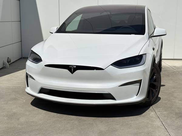 Tesla Model X with VIN: 7SAXCDE53PF417810