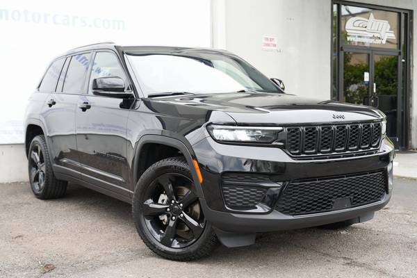 Jeep Grand Cherokee with VIN: 1C4RJHAG3N8593263