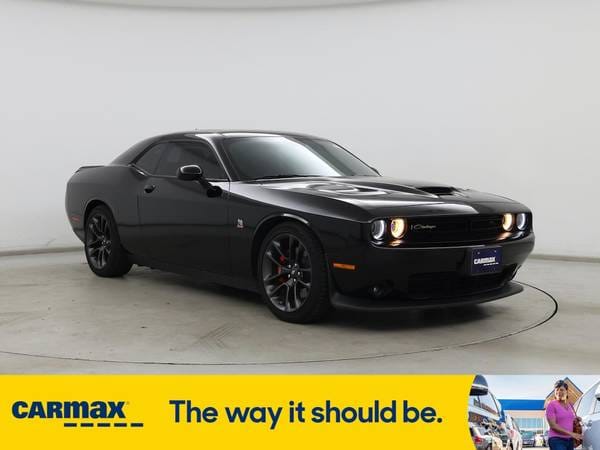 Dodge Challenger with VIN: 2C3CDZFJ9NH188238