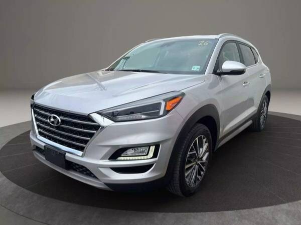Hyundai Tucson with VIN: KM8J3CAL1MU395516