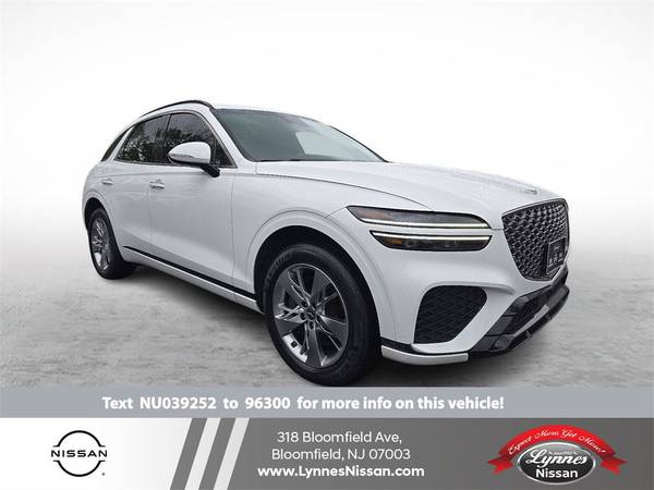 Genesis GV70 with VIN: KMUMCDTC7NU039252