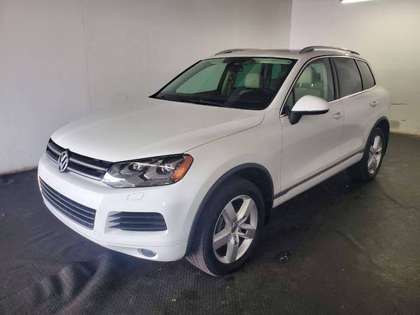Volkswagen Touareg with VIN: WVGEP9BP2ED013148