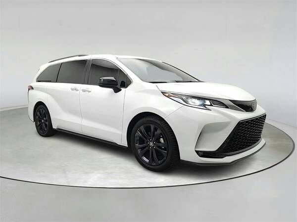Toyota Sienna with VIN: 5TDDRKEC2NS075423