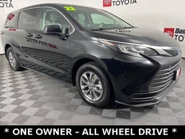 Toyota Sienna with VIN: 5TDKSKFC7NS070874