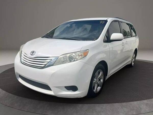 Toyota Sienna with VIN: 5TDKZ3DC3HS801292