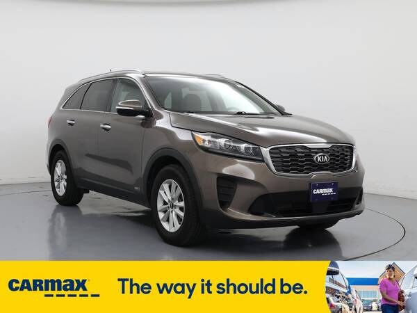 Kia Sorento with VIN: 5XYPGDA34LG642939