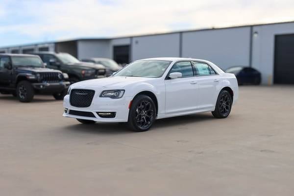 2023 Chrysler 300 Touring L