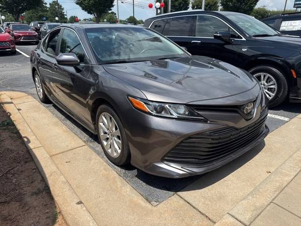 Toyota Camry with VIN: 4T1B11HK3JU522984