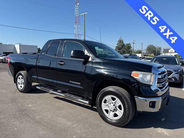 Toyota Tundra with VIN: 5TFUM5F18HX074546