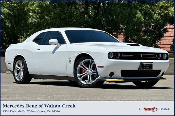 Dodge Challenger with VIN: 2C3CDZBT0NH174669