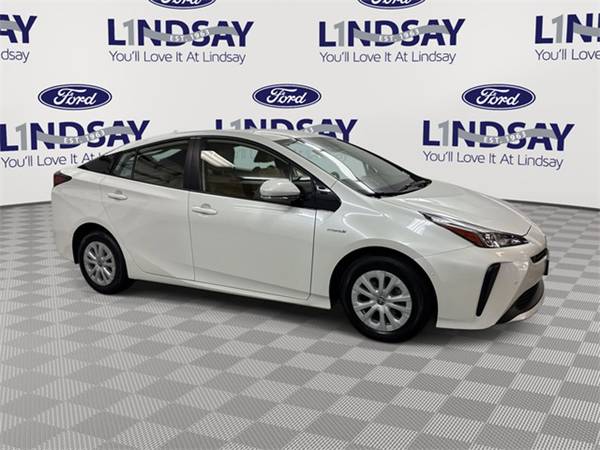 Toyota Prius with VIN: JTDKARFU5K3100875