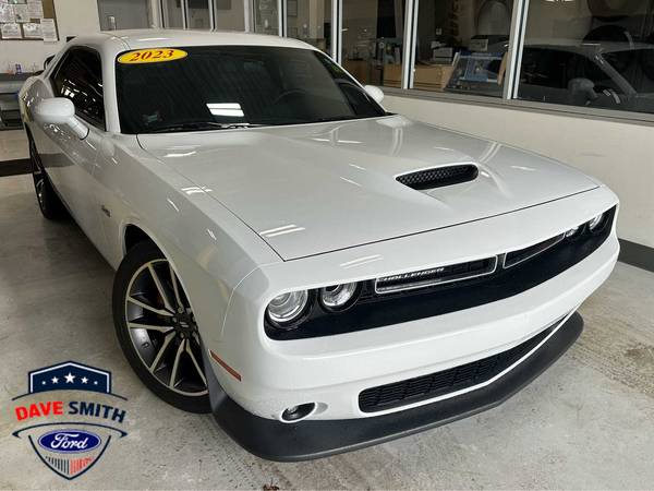 Dodge Challenger with VIN: 2C3CDZBT5PH611102