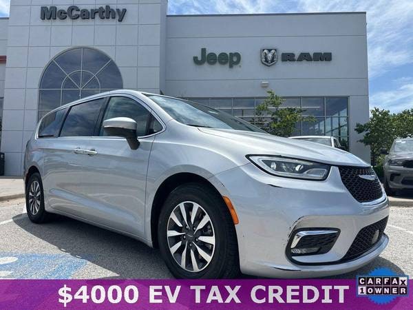 Chrysler Pacifica with VIN: 2C4RC1L75PR626141