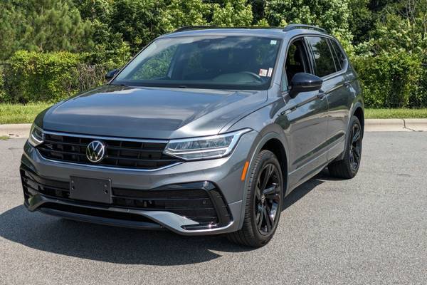 2023 Volkswagen Tiguan SE R-Line Black