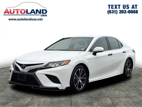 Toyota Camry with VIN: 4T1B11HKXJU665382