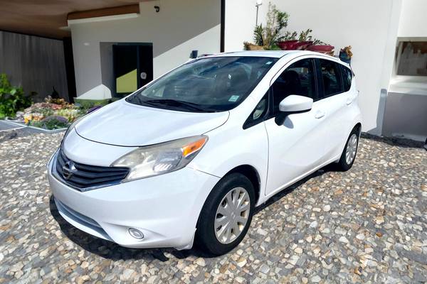 2015 Nissan Versa Note 1.6 SV Hatchback