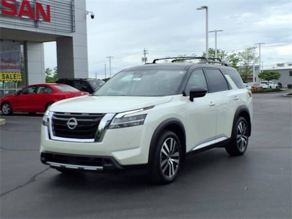 Nissan Pathfinder with VIN: 5N1DR3DK3RC245919