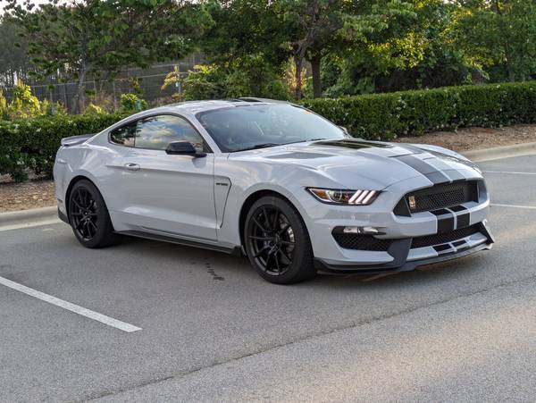 Ford Shelby GT350 with VIN: 1FA6P8JZ6F5520044