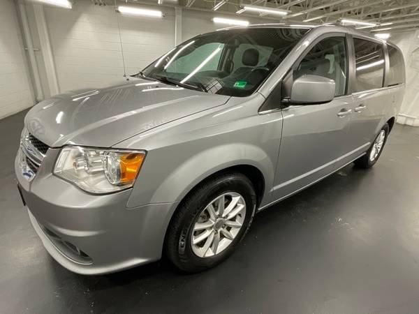 Dodge Grand Caravan with VIN: 2C4RDGCG2KR545705