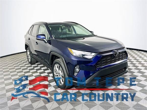 Toyota RAV4 with VIN: 2T3C1RFV5NW237667