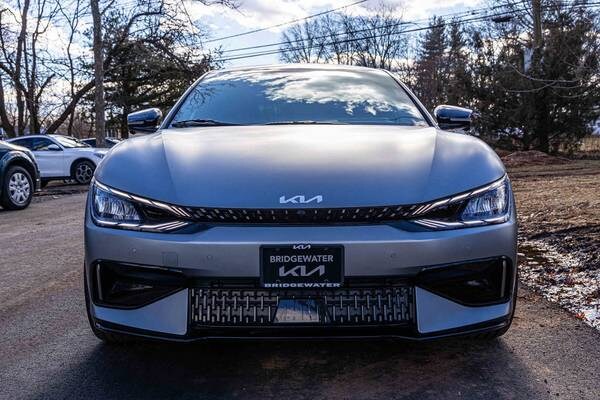 Kia EV6 with VIN: KNDC5DLE2R5206028