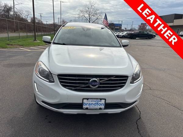 Volvo XC60 with VIN: YV440MDJ8H2196357