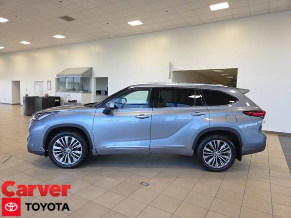 Toyota Highlander Hybrid with VIN: 5TDEBRCH5LS010725