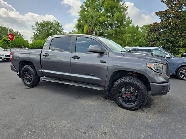 Toyota Tundra with VIN: 5TFDY5F12LX900319