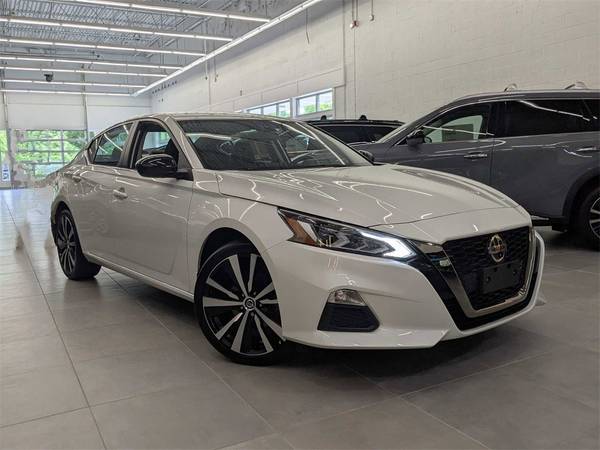 Nissan Altima with VIN: 1N4BL4CW4NN351565