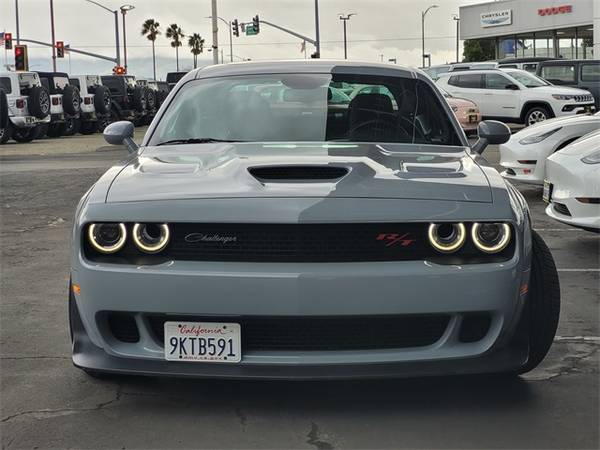 Dodge Challenger with VIN: 2C3CDZFJ1LH198873
